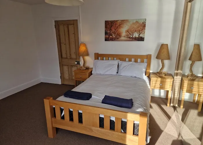 Looe Spacious 4 Double Bedroom House Sleeps 9 Harbour River Views