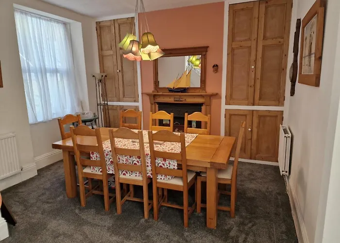 Looe Spacious 4 Double Bedroom House Sleeps 9 Harbour River Views