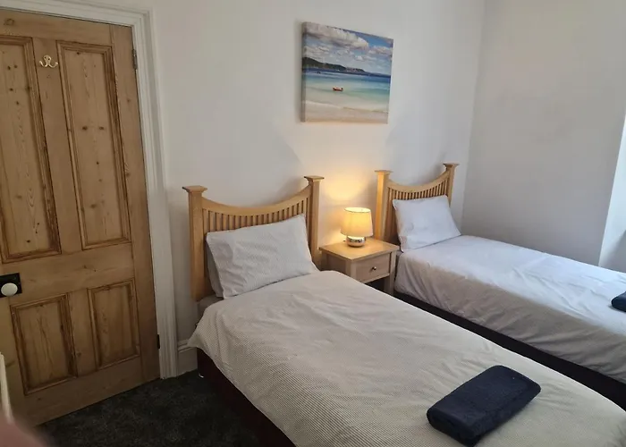 Looe Spacious 4 Double Bedroom House Sleeps 9 Harbour River Views