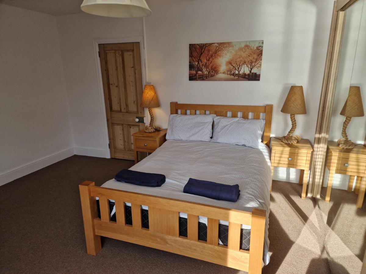 Spacious 4 Double Bedroom House Sleeps 9 Harbour River Views *