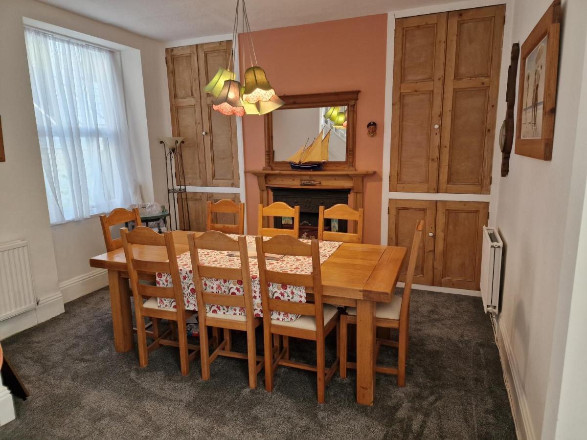 Spacious 4 Double Bedroom House Sleeps 9 Harbour River Views