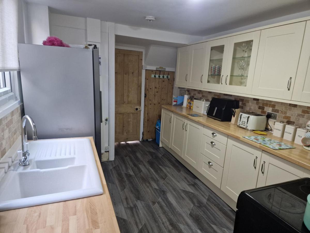 Spacious 4 Double Bedroom House Sleeps 9 Harbour River Views