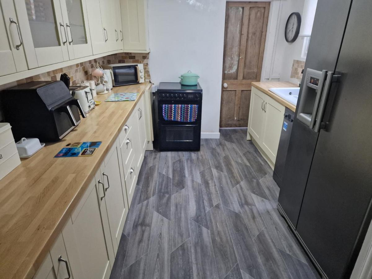 Spacious 4 Double Bedroom House Sleeps 9 Harbour River Views