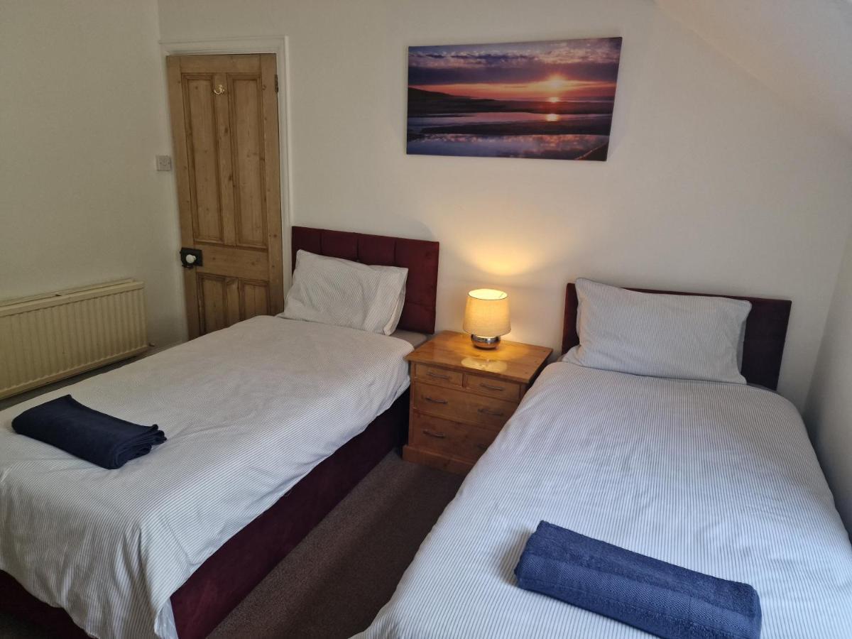 Villa Spacious 4 Double Bedroom House Sleeps 9 Harbour River Views *
