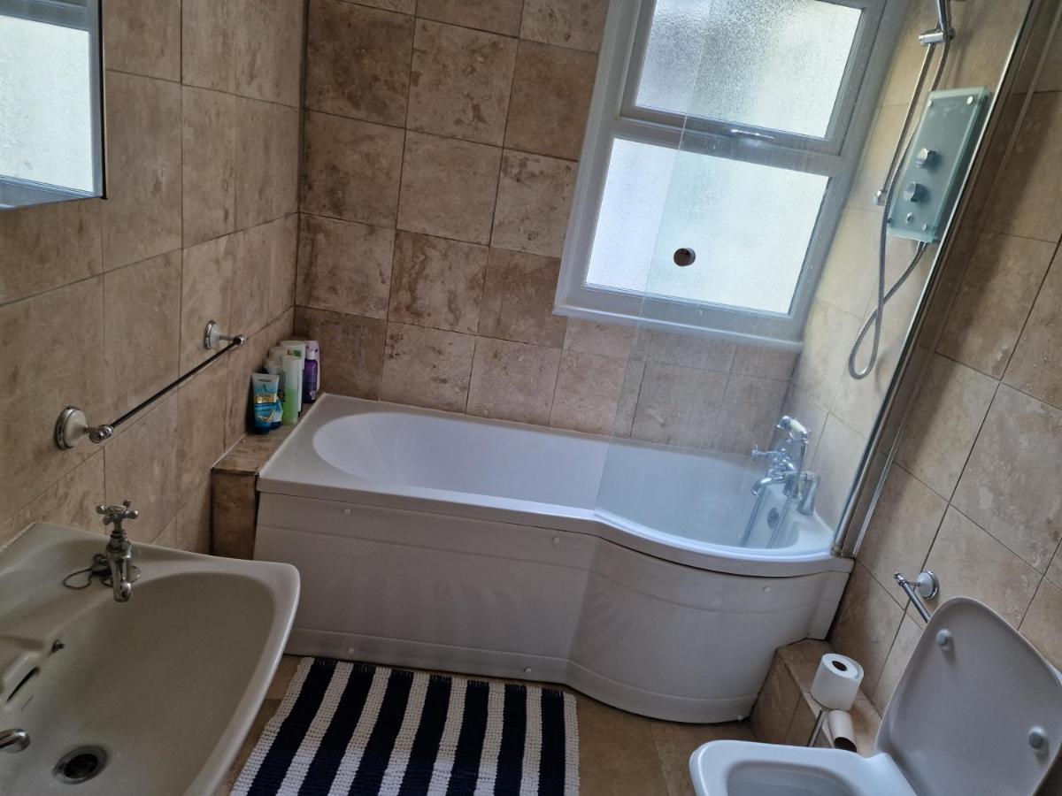 Spacious 4 Double Bedroom House Sleeps 9 Harbour River Views Villa