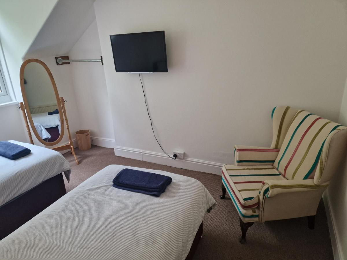 Spacious 4 Double Bedroom House Sleeps 9 Harbour River Views Villa